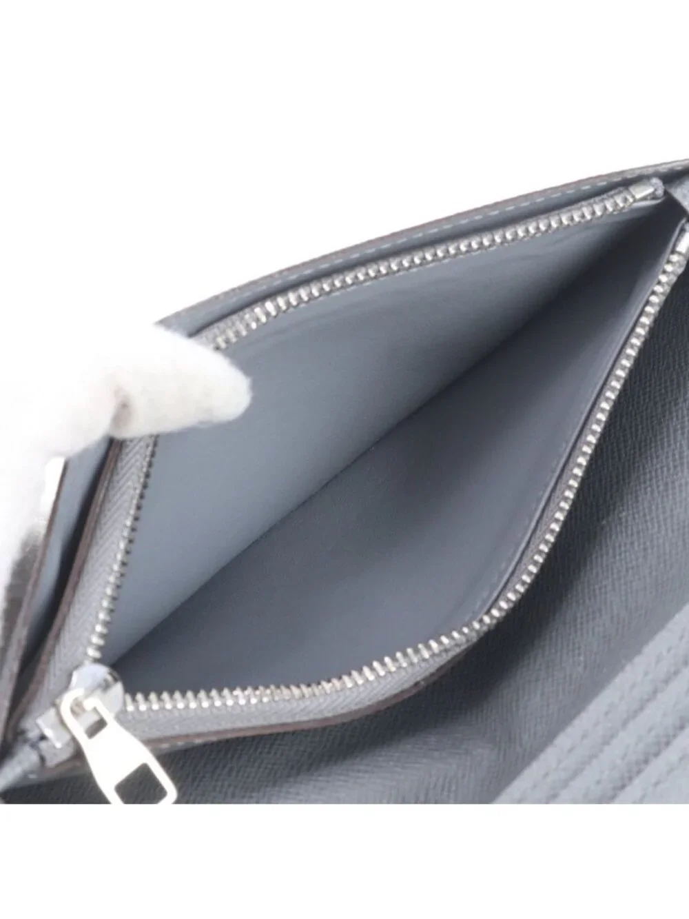 Louis Vuitton Taiga Portefeuille Brazza Glacier Leather Wallet Bifold